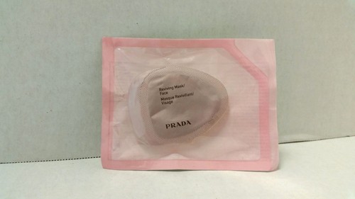 Prada Reveal Skin Optimazing Foundation LN10 Sunscreen SPF17