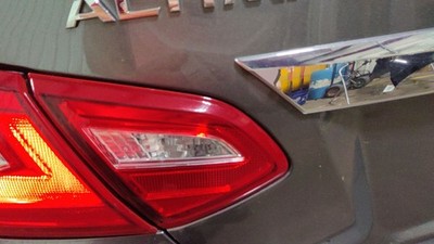 2016-2017 Nissan Altima LH Driver Inner Decklid Mounted Taillight Lamp Assy