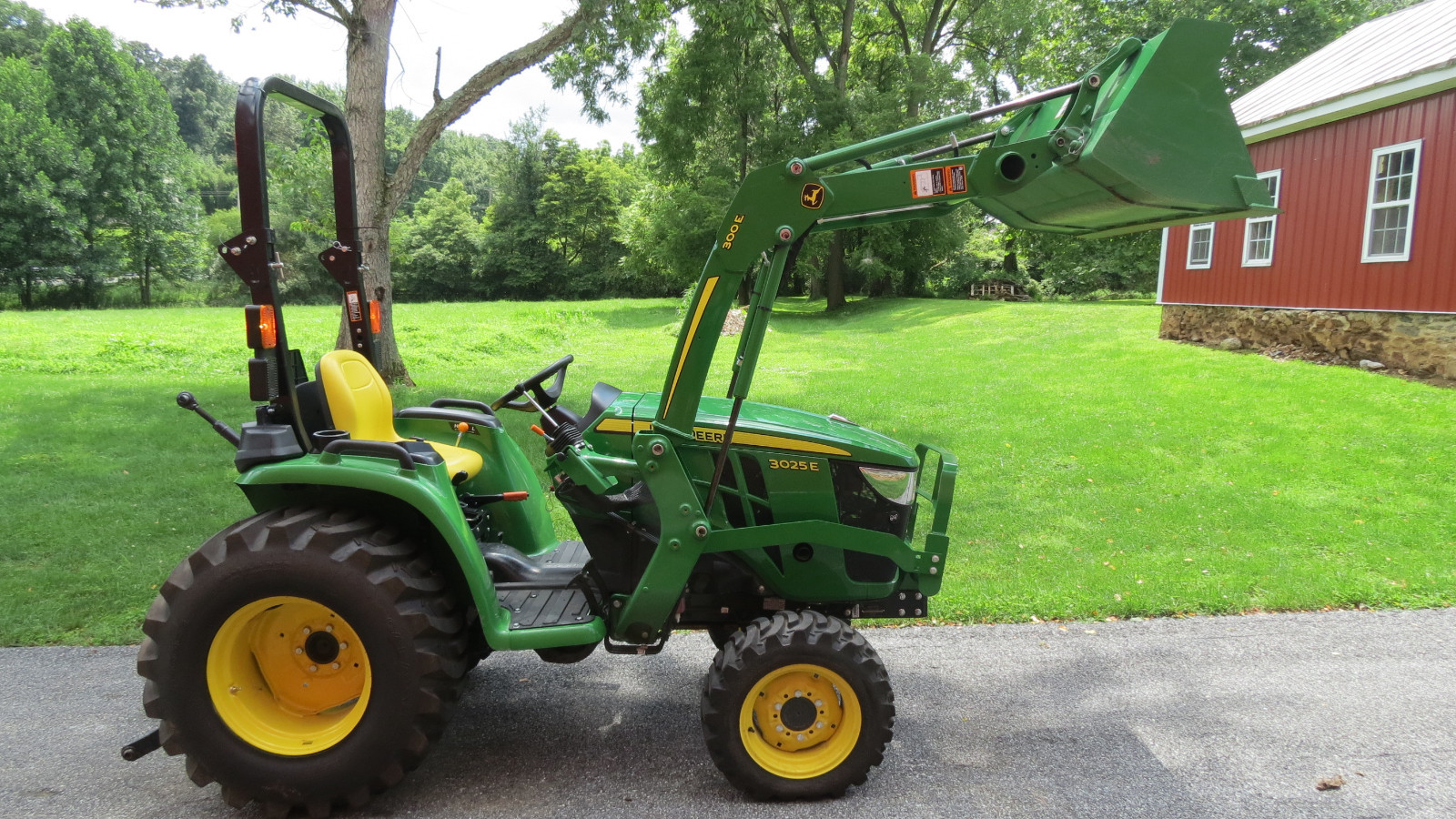 2018 JOHN DEERE 3025E 4X4 COMPACT TRACTOR W/ LOADER ONLY 19 HRS FACTORY WARRANTY
