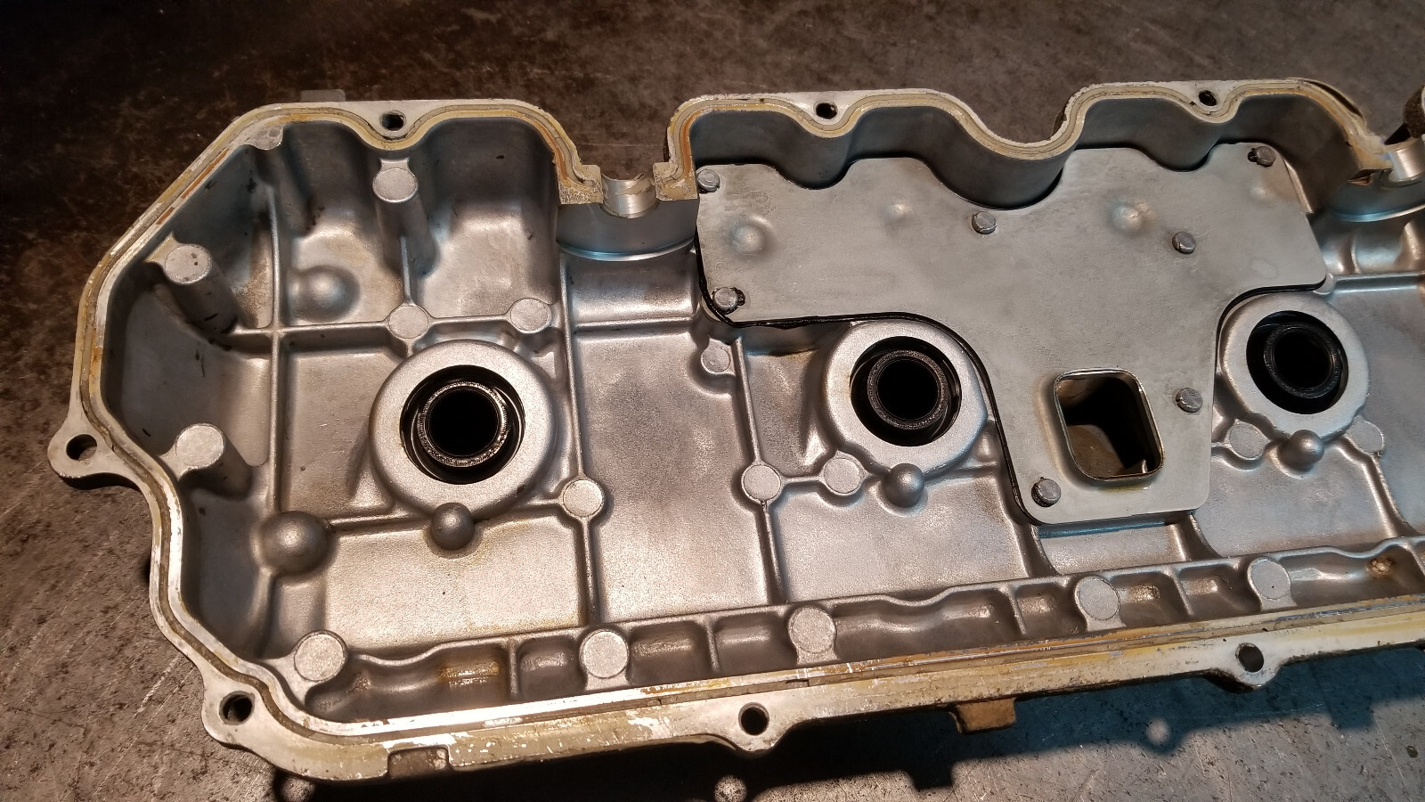 01 02 03 04 LB7 Duramax Diesel UPPER Valve Cover 97223559 re452 - Picture 3 of 7