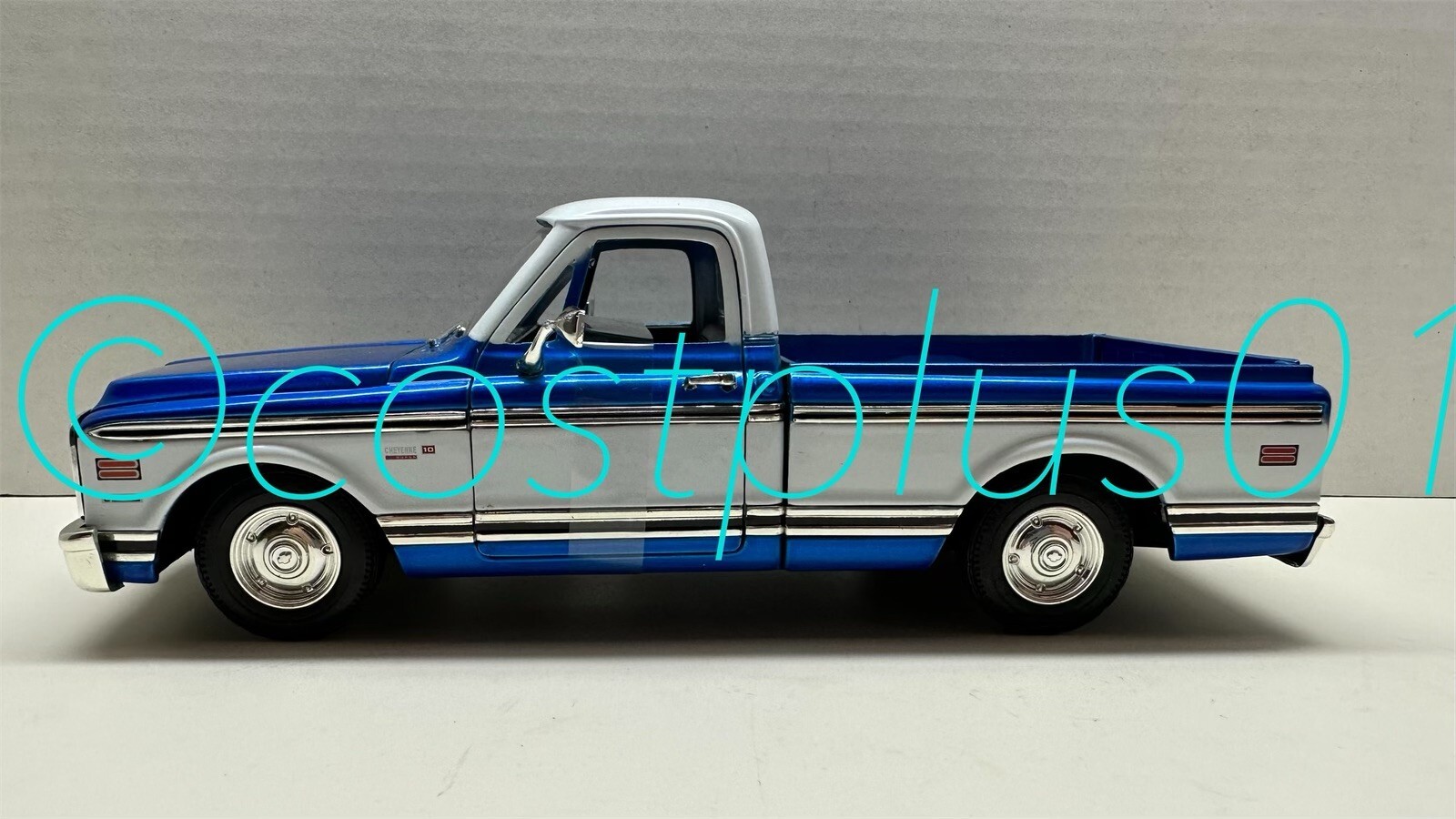 1972 Chevy Cheyenne Pick Up ミニカー 1972 Chevy Cheyenne Pick Up Truck with Mosaic Tile, Silver