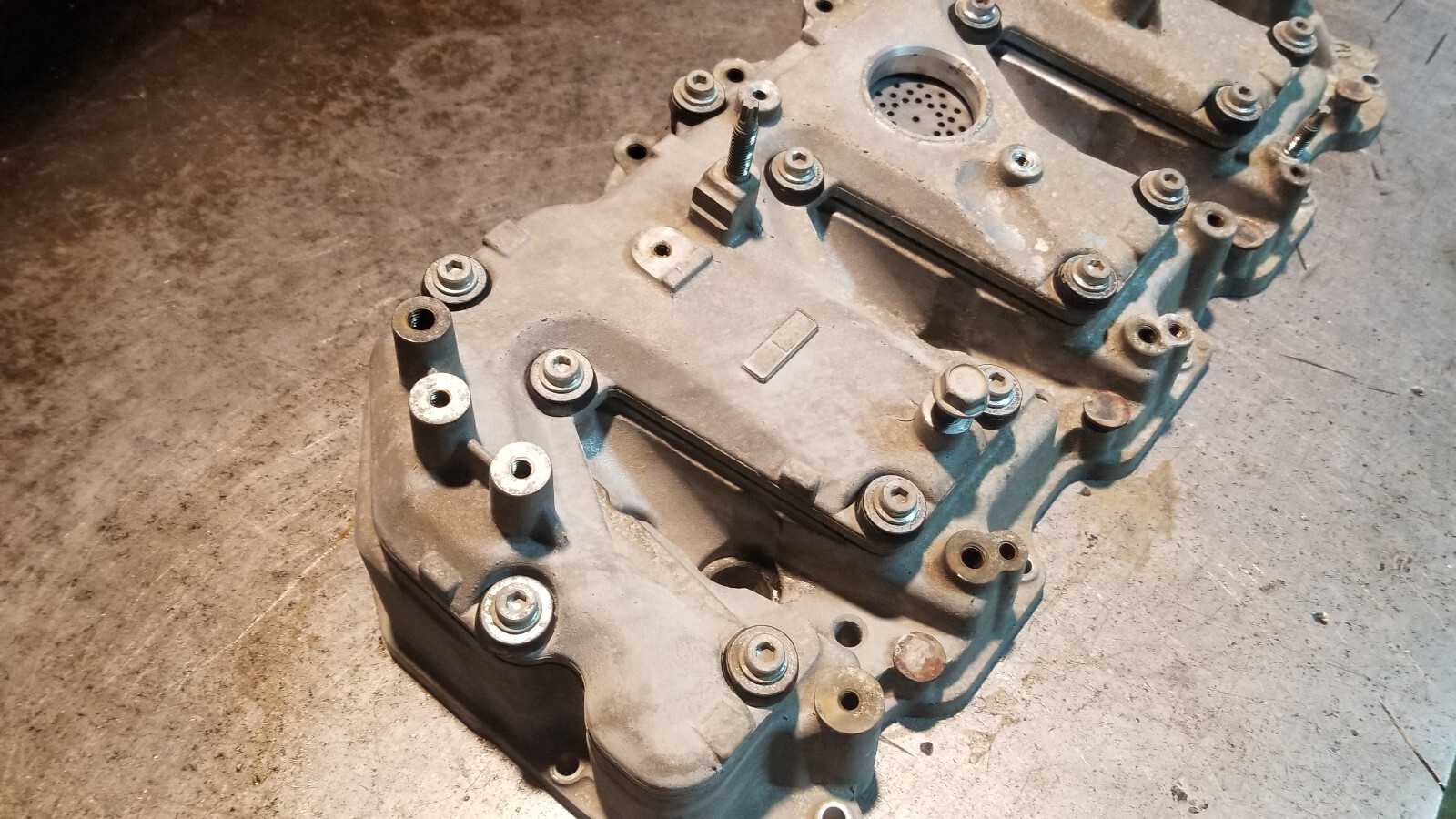 2011-2015 DURAMAX 6.6 6.6L DIESEL LML VALVE COVER & SPACER LH DRIVER - Picture 8 of 10