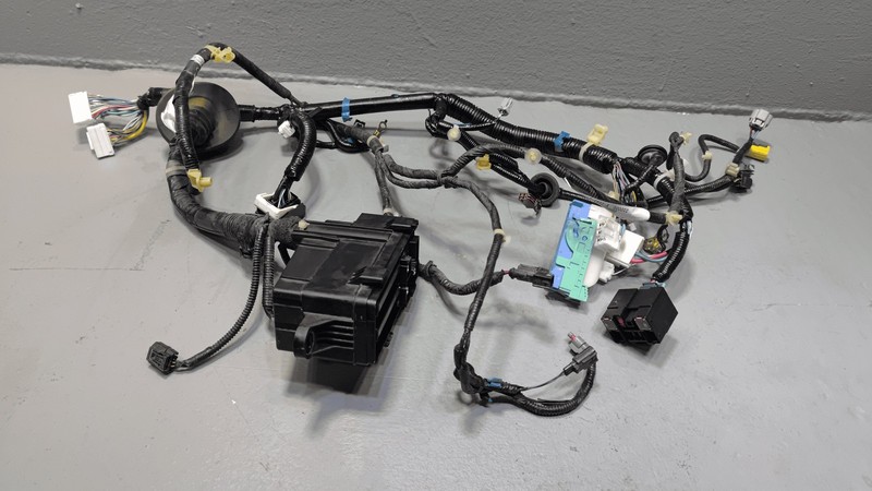 Used 2019 - 2020 ACURA MDX 3.5L ENGINE BAY WIRE HARNESS & FUSE BOX OEM