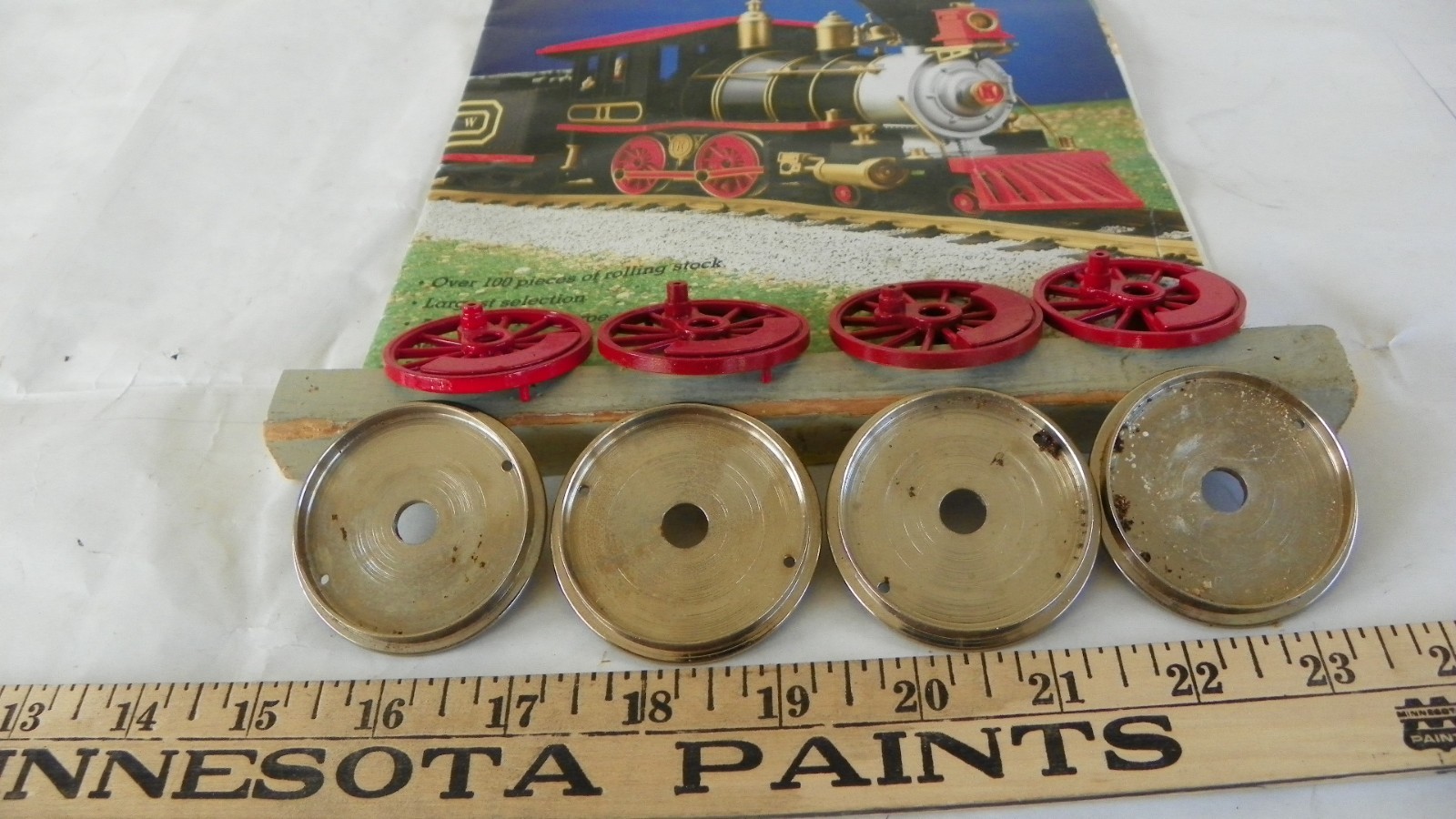 K5008 Kalamazoo  4-4-0 loco 4 drive wheels with red inserts.  1/24th scale