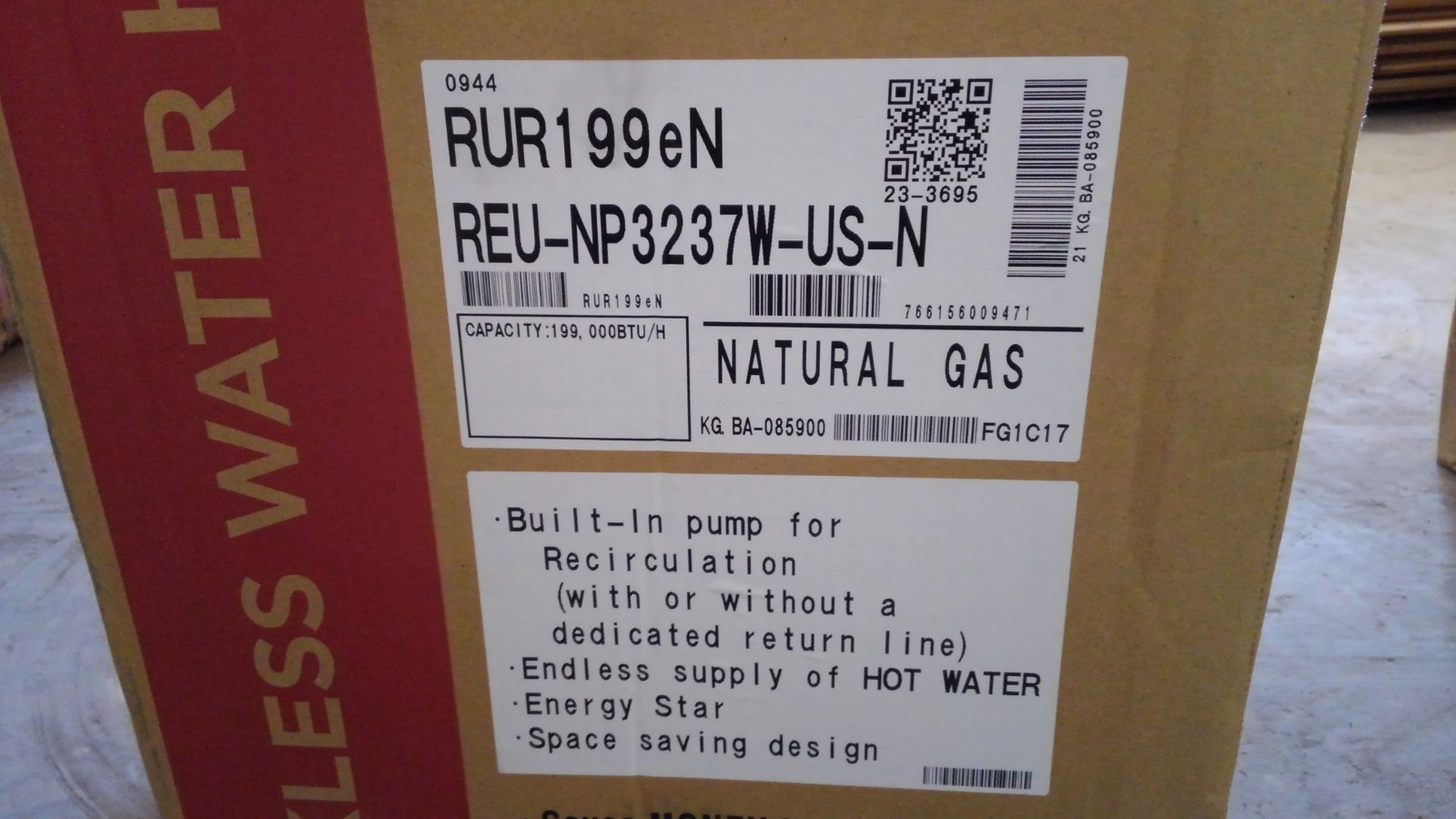 Rinnai RUR199eN  External Tankless Water Heater Natural Gas New in box.