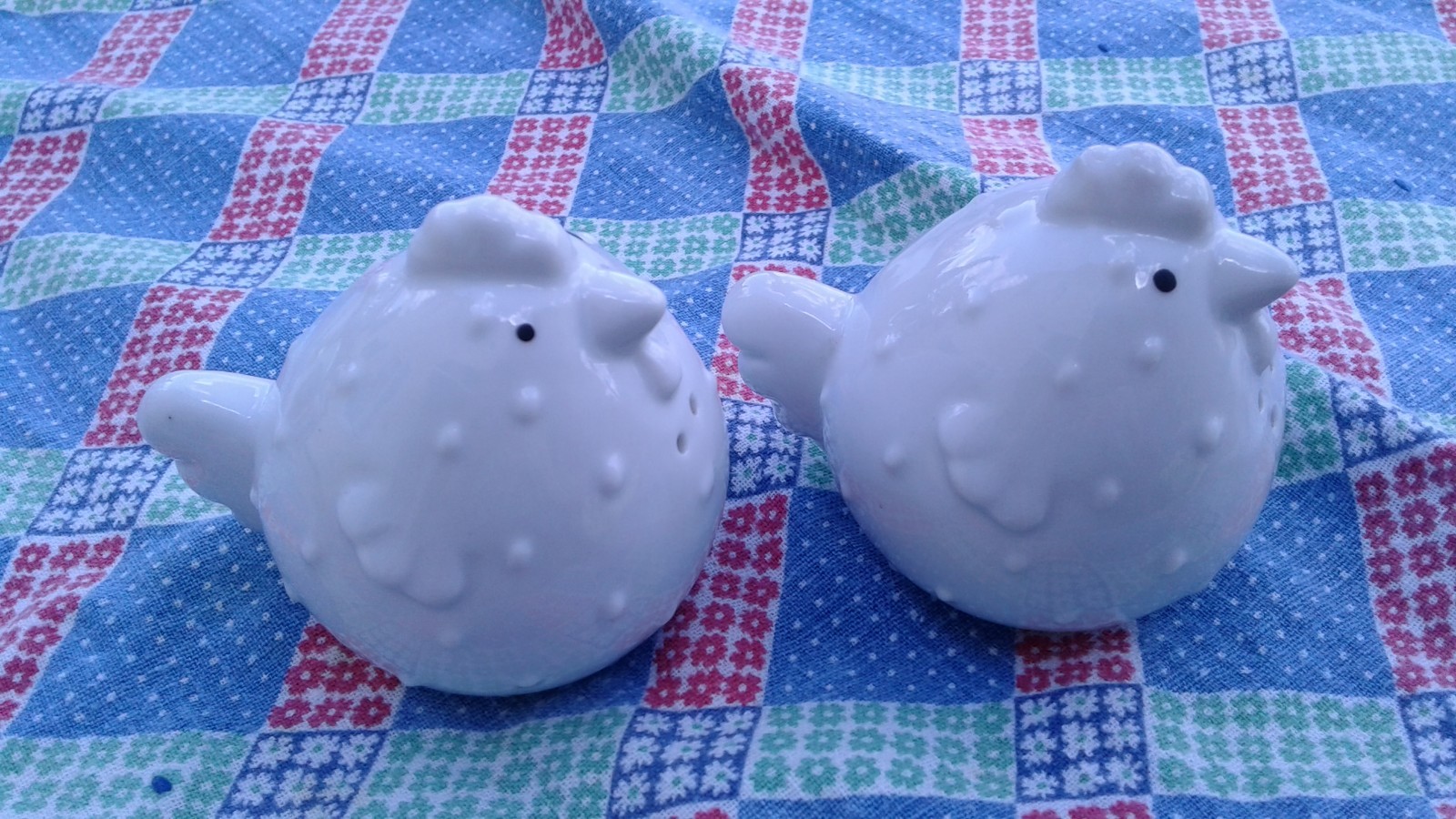 Chicken Salt and Pepper Shakers, White Ceramic, Adorable Vintage