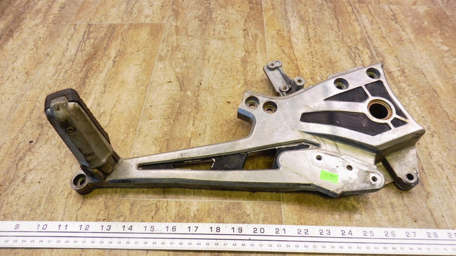まさまさ 1985 Kawasaki ZX900 Ninja K238-1) right rear foot peg mount