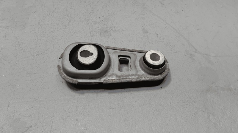 Used 2021 Nissan Rogue 2.5L Engine Mount Support Bracket Torque Rod OEM