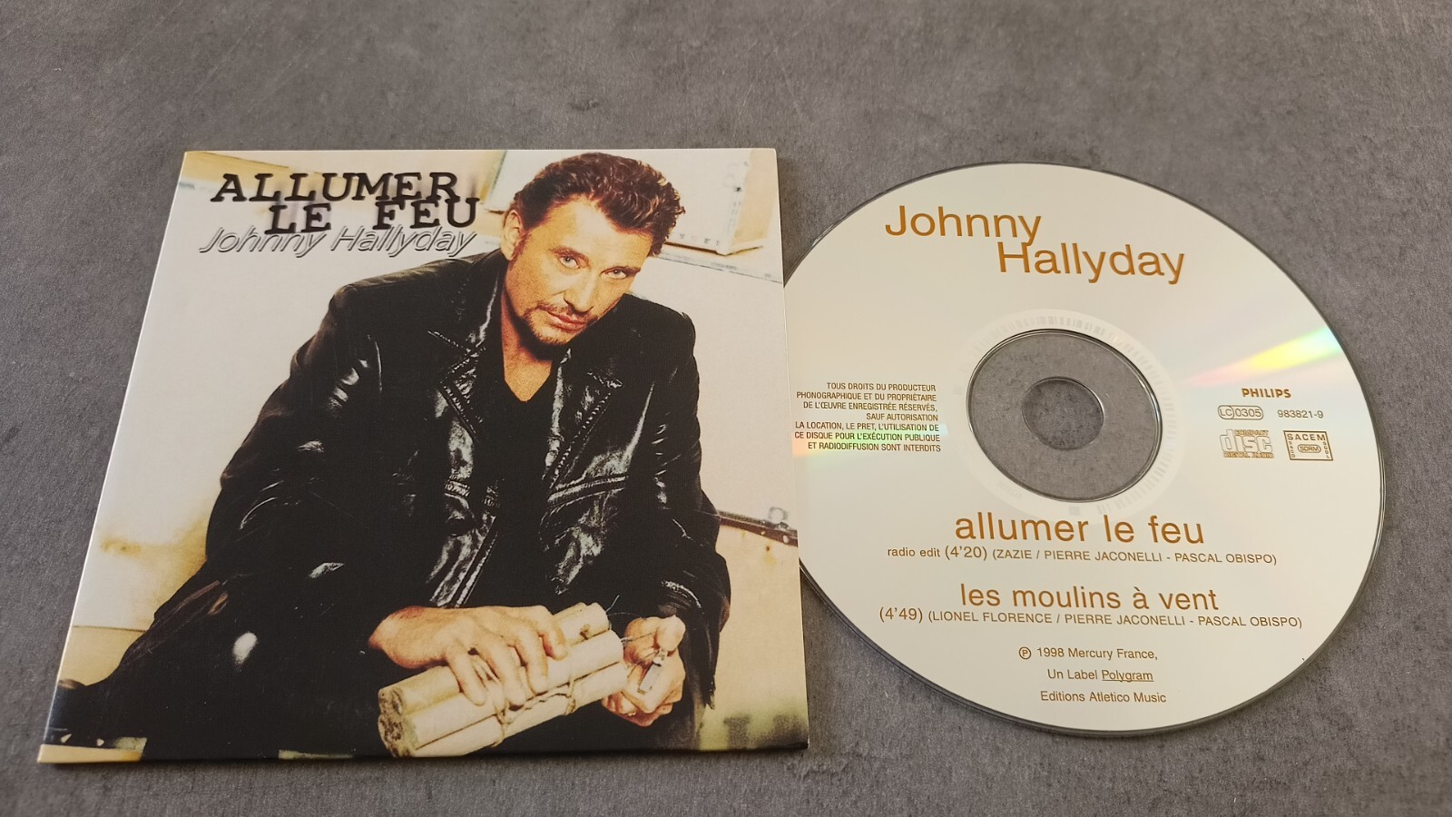 JO-08) CD Johnny Hallyday - Allumer le Feu | eBay