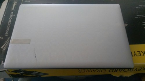 Fast gateway laptop 4GB Ram i3 intel, slim style great condition