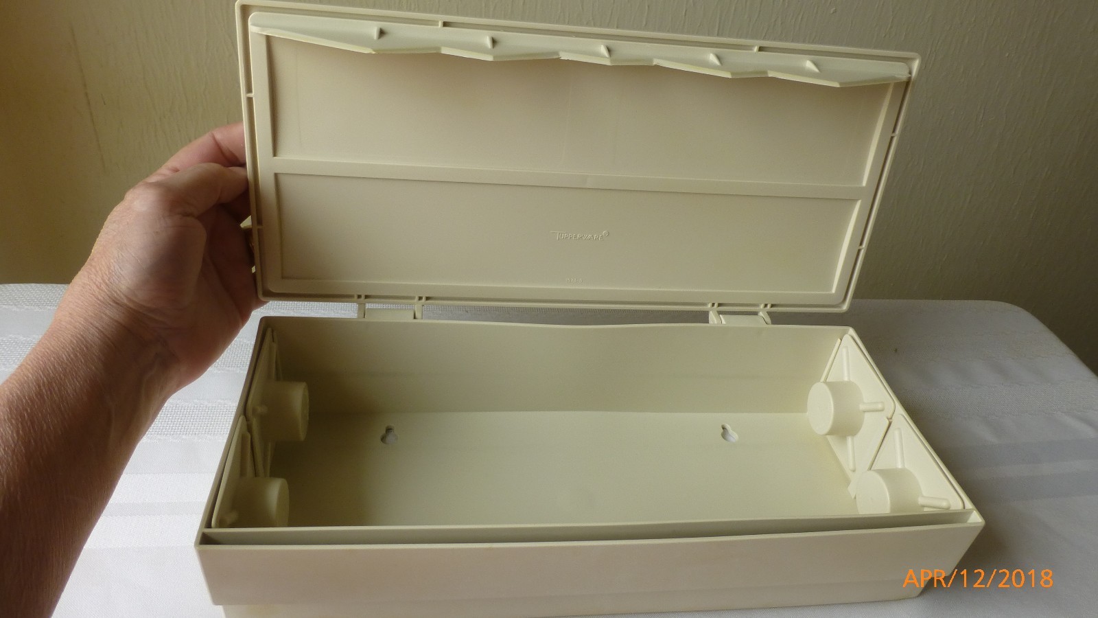 VTG Tupperware Wall Mount Wax Paper Foil Dispenser Almond Camper Cabin #1573-3