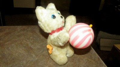 VINTAGE MCM HAPPY KITTEN Wind-Up Toy. Korea Kitty Cat with Ball. Works