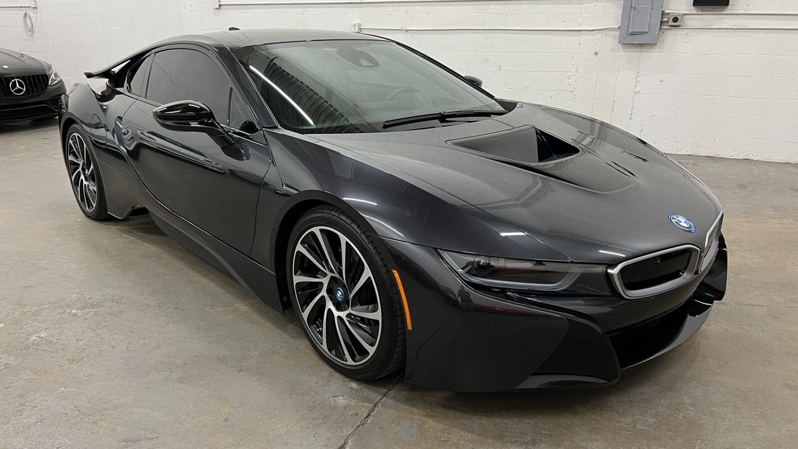 Owner 2015 BMW I8  26012 Miles, Gray 2DR 1.5L Plug-in Hybrid Turbo I3 357hp 420ft. lbs