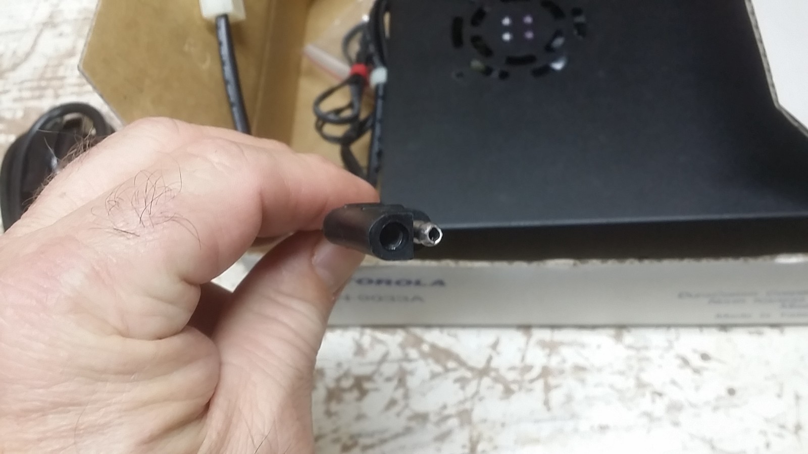 MOTOROLA MODEL HPN9033A MOBILE RADIO POWER SUPPLY OUTPUT 13.8 VDC,15 AMP