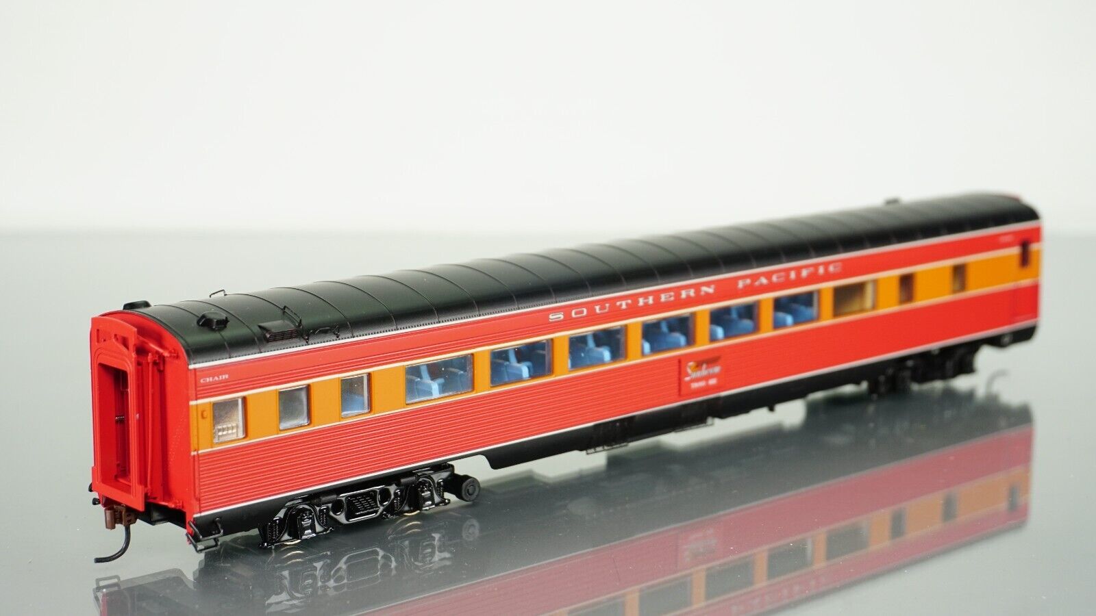 Athearn Genesis 77' Pullman Chair Car Southern Pacific HO Athearn Genesis 77' Pullman Chair Car Southern Pacific HO