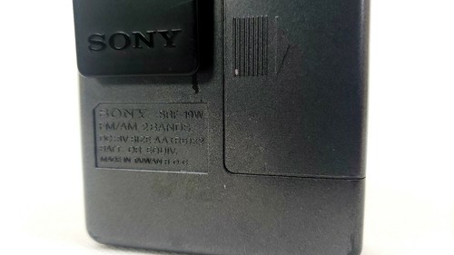 SONY SRF-19W FM AM 2 Band Walkman Radio Player Vintage
