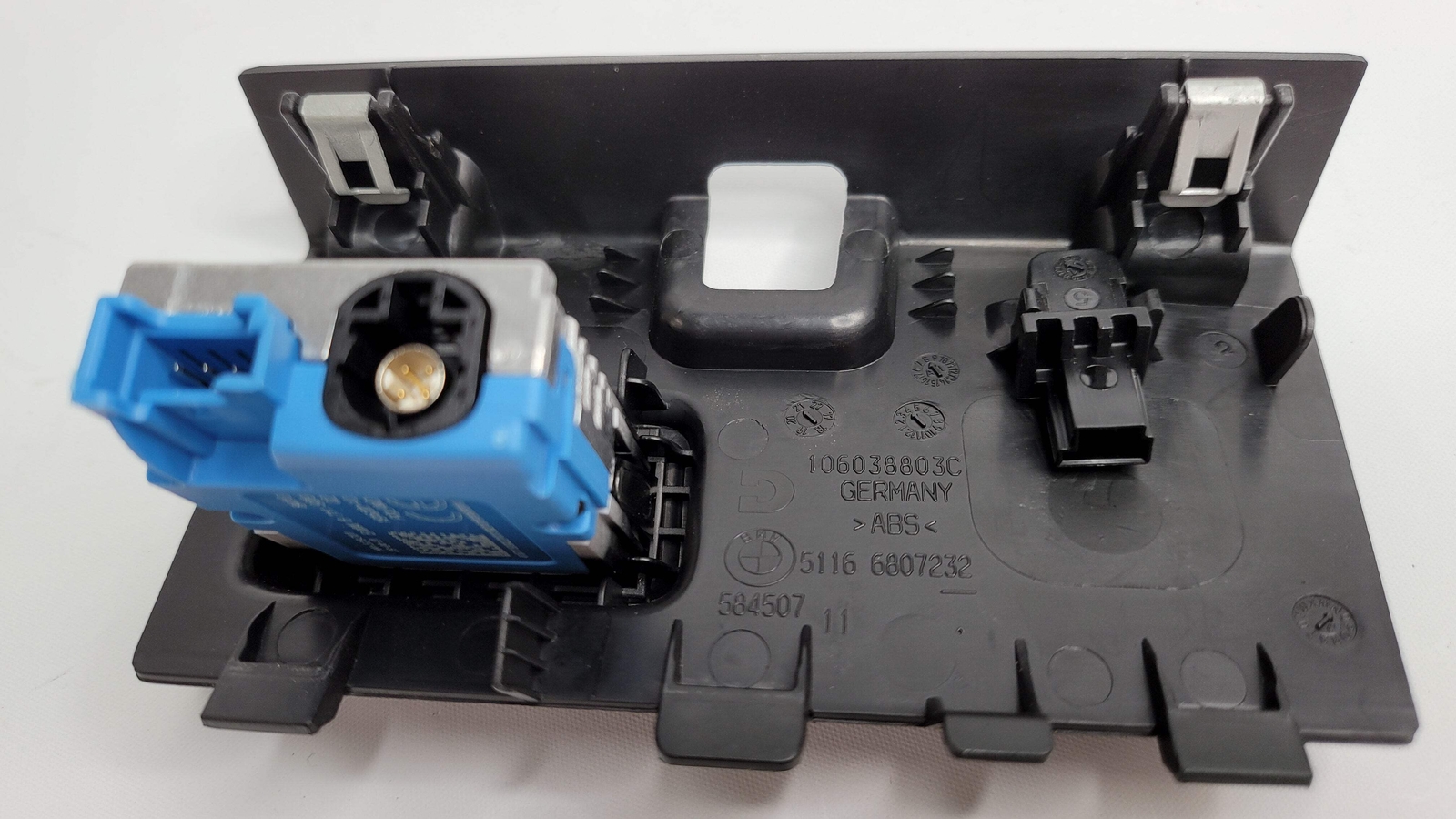 0 Bmw M3 3-SERIES G80 CENTER CONSOLE INSERT TRIM & USB PORT 6807232 image 4