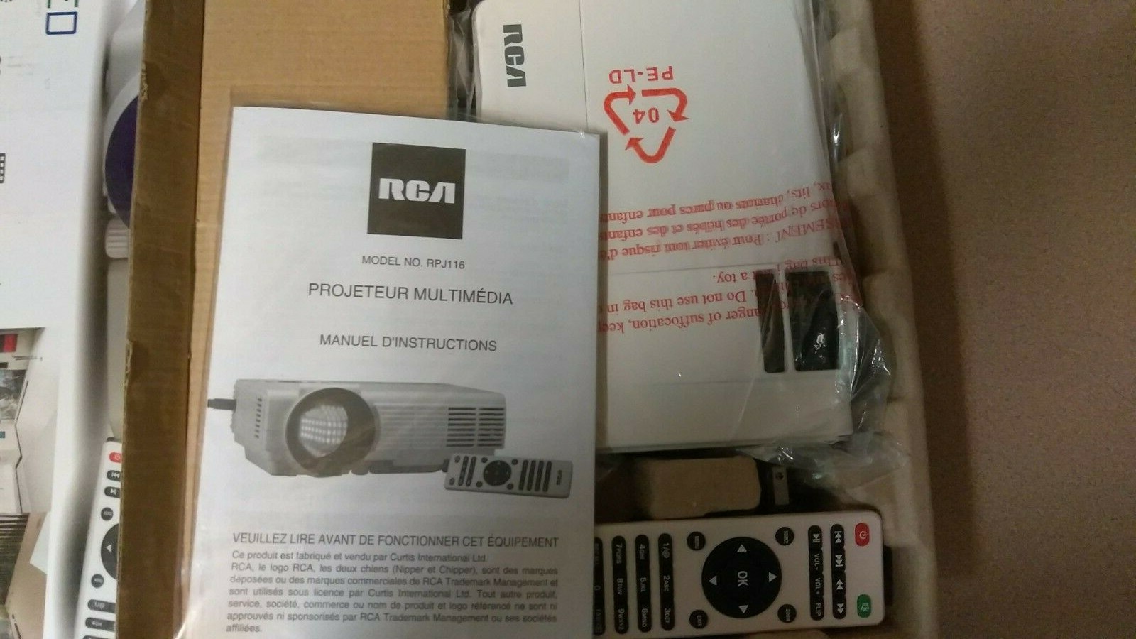 RCA RPJ116 1080p LED Projector (READ DETAILS.....