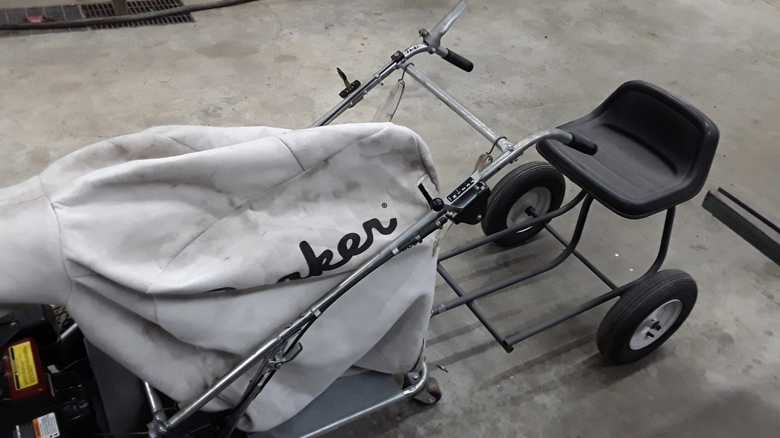 Parker Spin-Pak Lawn Vacuum with Towable Sulky Chair VERY NICE & CLEAN