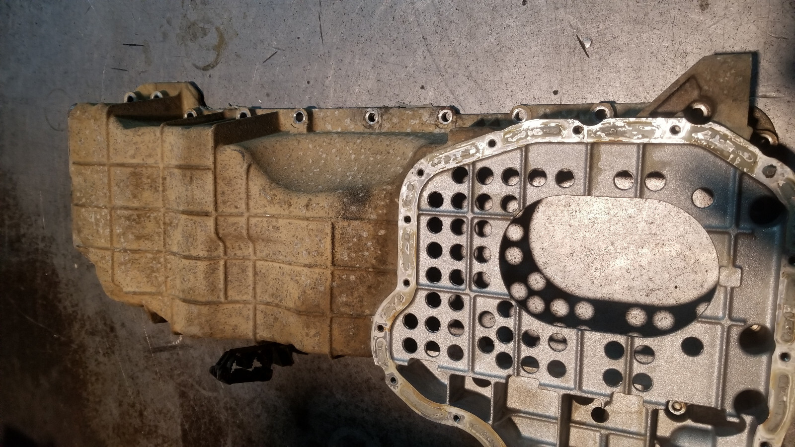 12634971 2011-2015 UPPER OIL PAN CHEVROLET Duramax 6.6l 6.6 LML ref511 - Picture 12 of 12