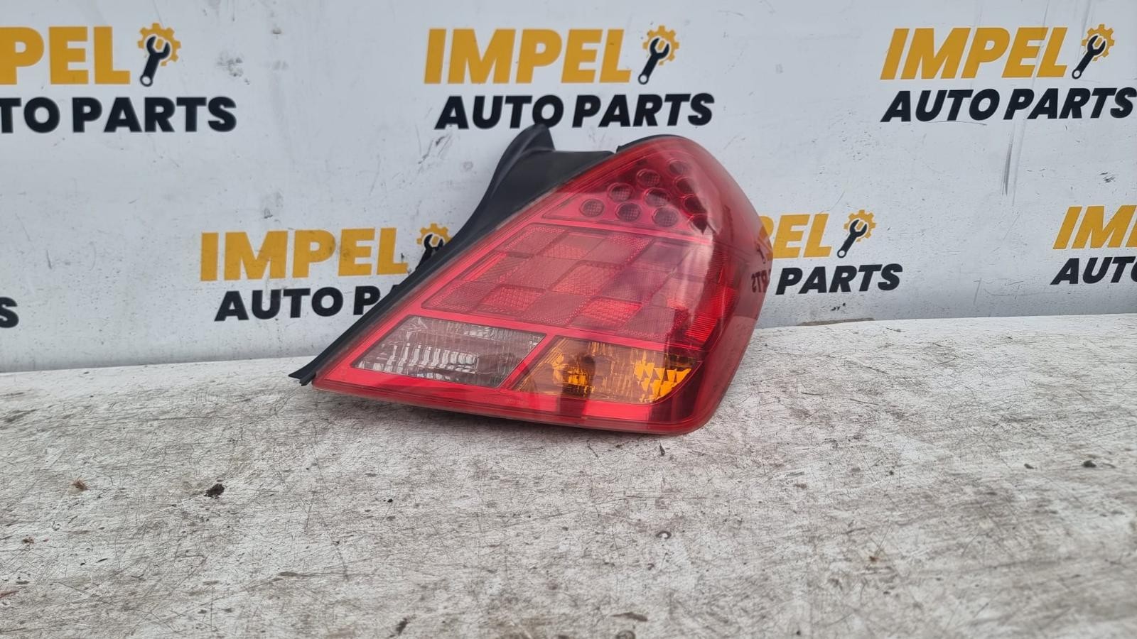 NISSAN MAXIMA J31 12/2005-05/2009 RIGHT TAILLIGHT LENS D033 2005 Nissan Maxima