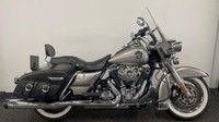 HARLEY-DAVIDSON TOURING FLHRC ROAD KING CLASSIC * CRUISE - SCREEN - VandH PIPE