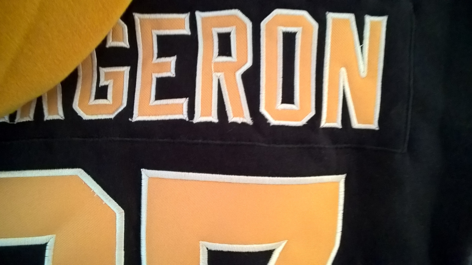 Boston Bruins Black/Gold #37 Bergeron Hoodie Size M  Brand New