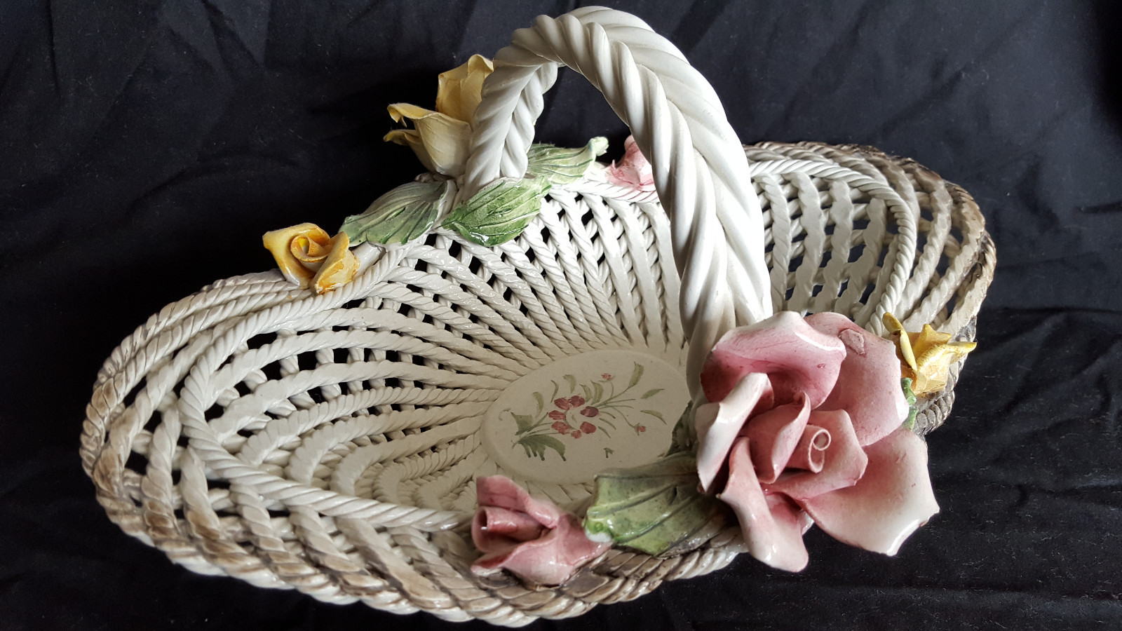 Vintage CAPODIMONTE Porcelain WHT LATTICE BASKET Made in Italy PINK YELLOW ROSES