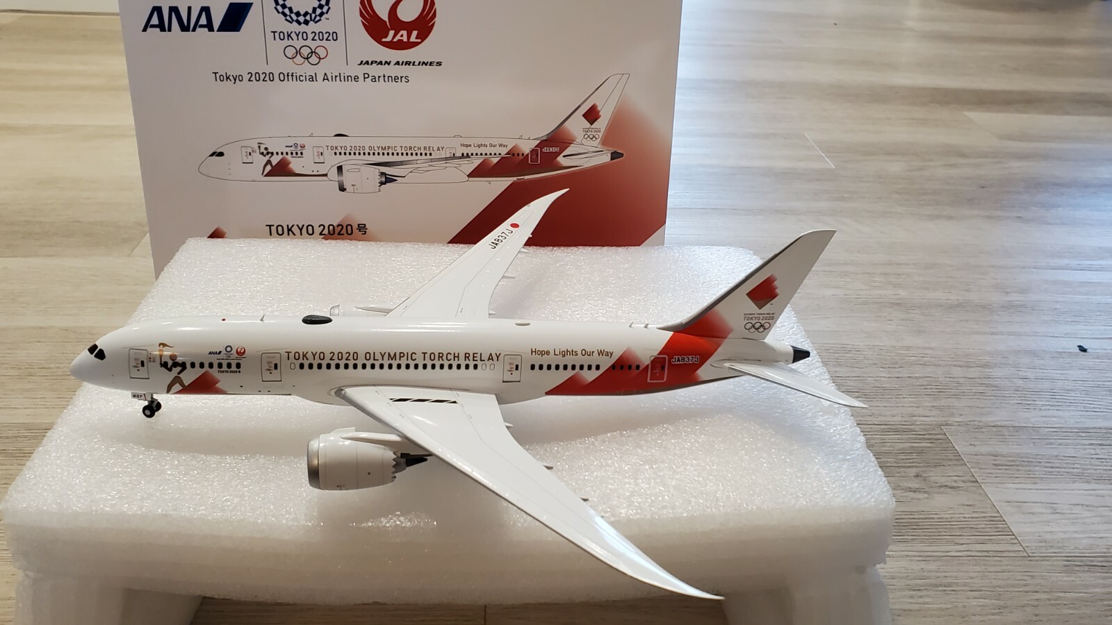 JC Wings JAL Japan Airlines B 787-846 1:200 EW2788001 JC Wings JAL Japan Airlines B 787-846 1:200 EW2788001