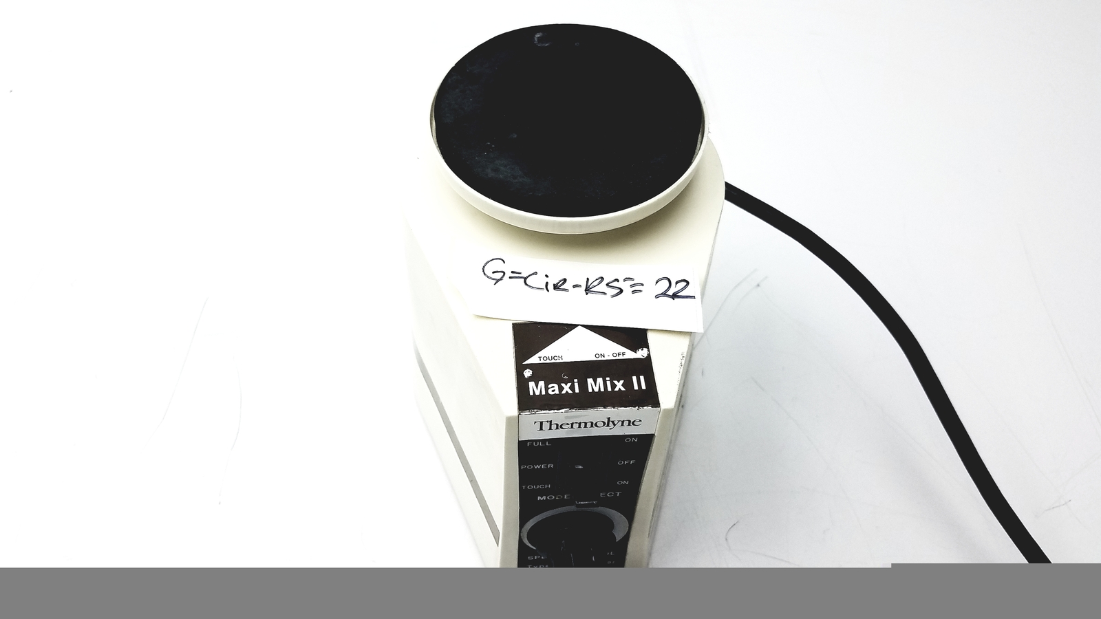 Thermolyne Maxi Mix II Type 37600 Mixer shaking