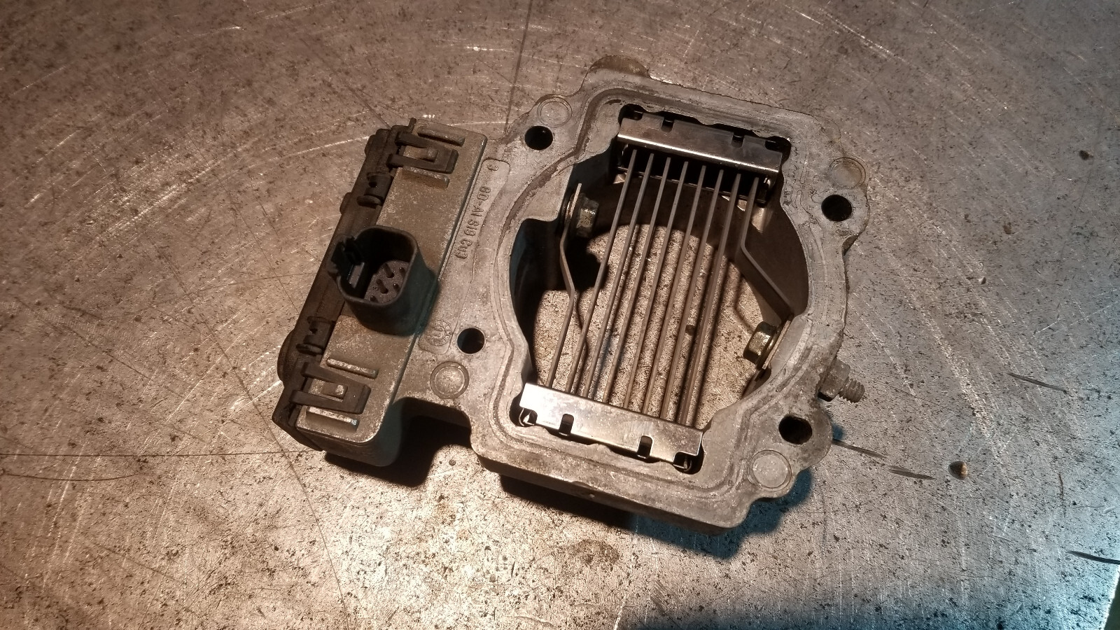 12601677 GM 11-16 2500 3500 HD 6.6L Diesel Turbo Pre Heater INTAKE HEATER - Picture 2 of 5