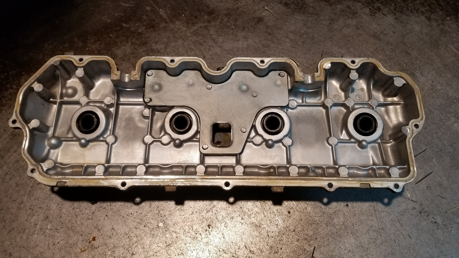 01 02 03 04 LB7 Duramax Diesel UPPER Valve Cover 97223559 re452 - Picture 7 of 7