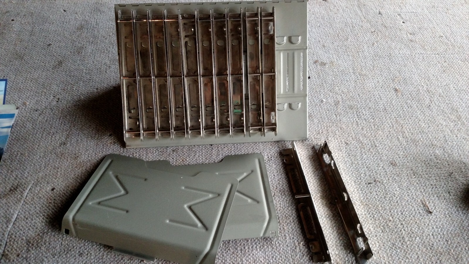 USED MASTER PRODUCTS MASTER VIEW STEEL DESKTOP REFERENCE RACK 10 SPACE  #909-40