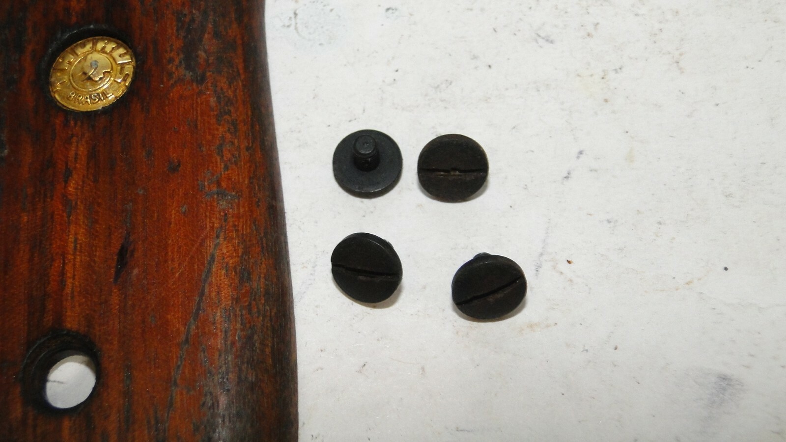 TAURUS PT101 .40SW BEATIFUL ORIGINAL WOOD GRIPS & SCREWS WITH TAURUS LOGO.