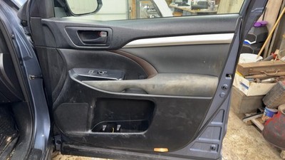Used Right Front Door Trim Panel fits: 2018 Toyota Highlander