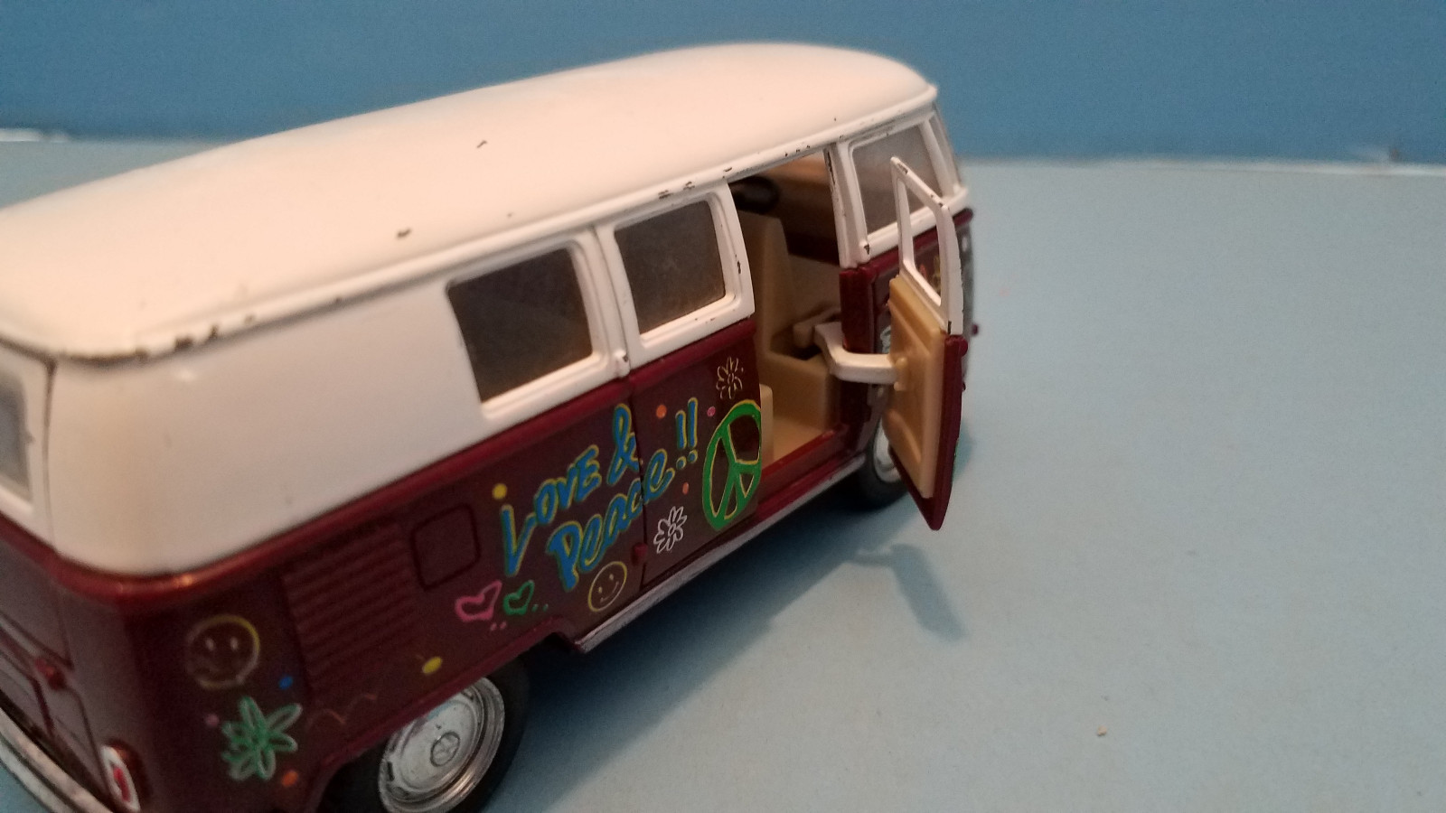 Vintage Kinsmart 1962 VW Volkswagen Classical Bus Teal Hippie Die-cast KT5060