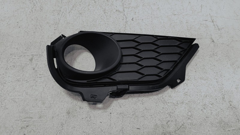 Used 2019-2021 Honda Pilot Front Bumper Passenger Right Fog Lamp Light Bezel OEM