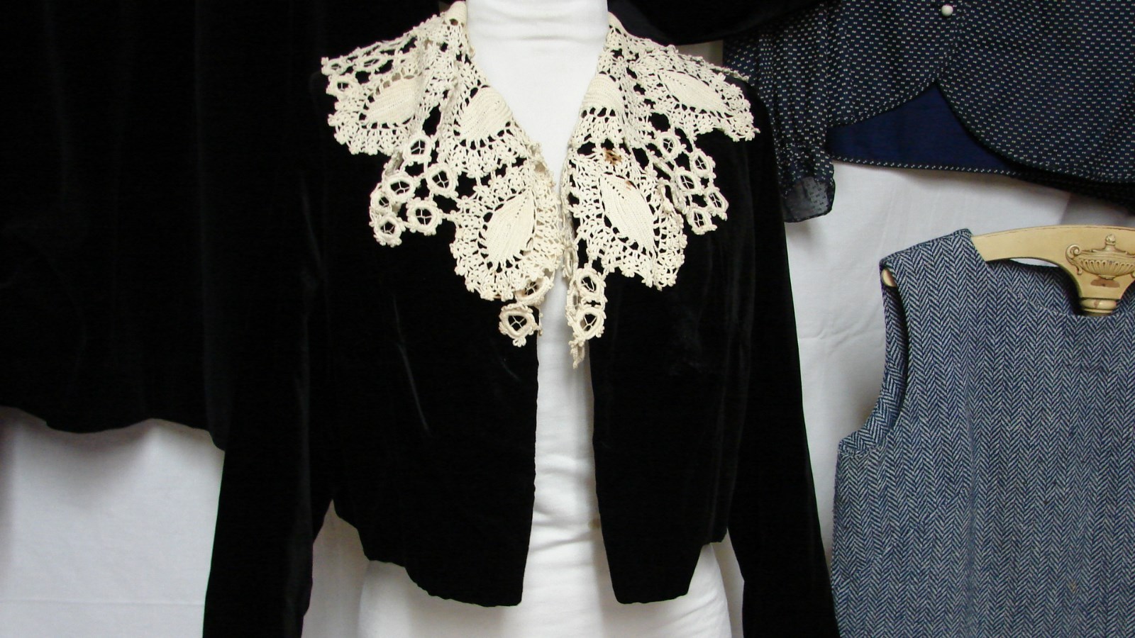 LARGE LOT VINTAGE CLOTHING DRESS VELVET JACKET JUMPER SKIRTS SUIT