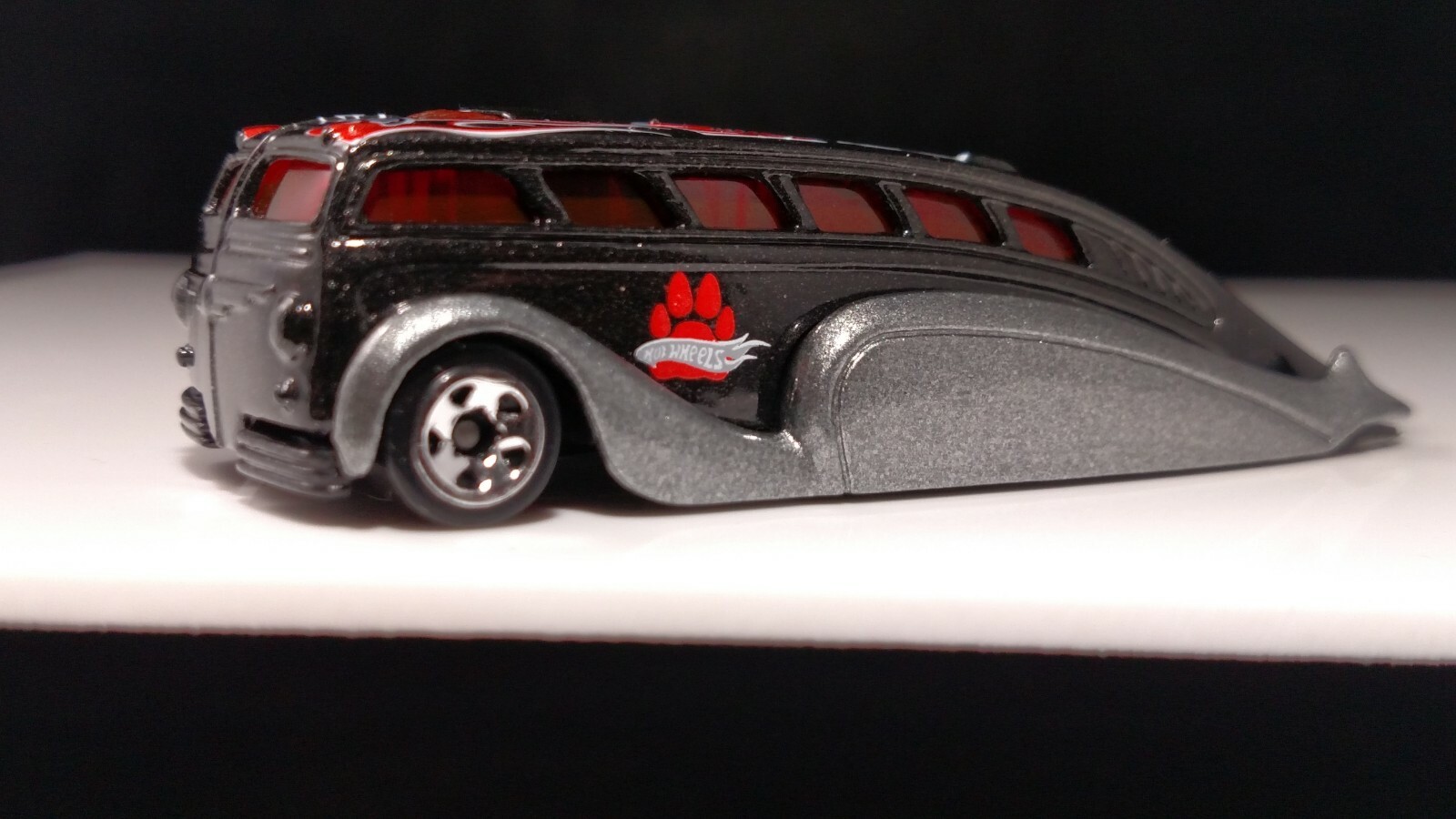 MATTEL HOT WHEELS 2005 ASPHALT JUNGLE SERIES 2/5 LOW FLOW #082