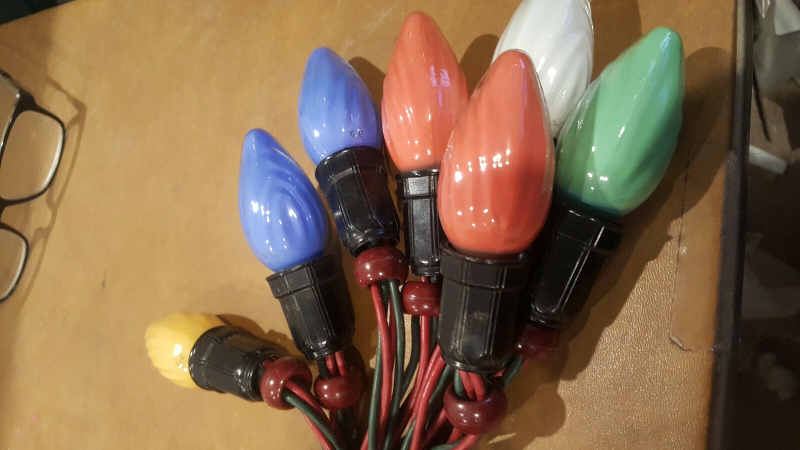 Vintage Noma Christmas 7 Light Swirl C-9 Ceramic Coated Bulbs Beads