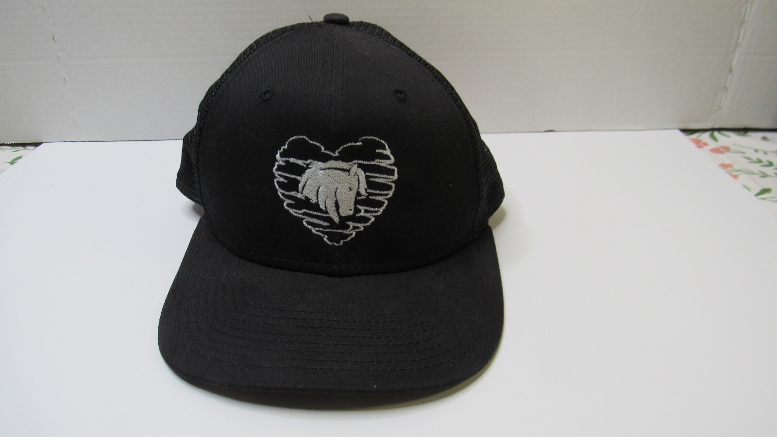 New Era 9/50 Mesh Trucker Adult Black Cap Hat Embroidered Heart Horse Snapback HORSE EMBROIDERED HAT Adjustable Trucker Caballo Western  main image 2