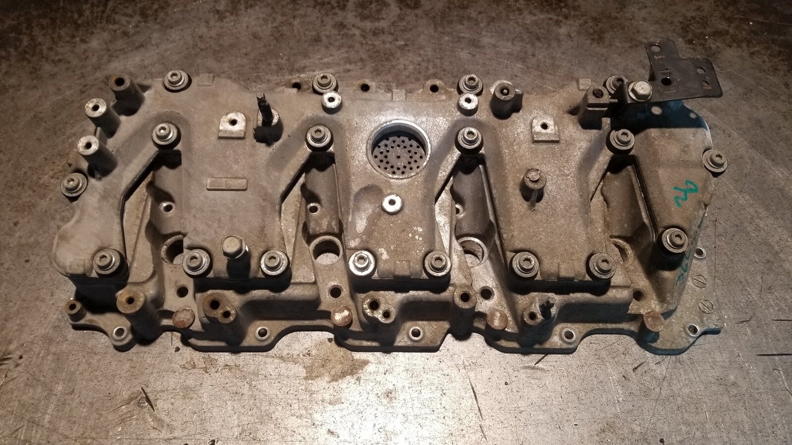 2011-2015 DURAMAX 6.6 6.6L DIESEL LML VALVE COVER & SPACER LH DRIVER - Picture 1 of 10