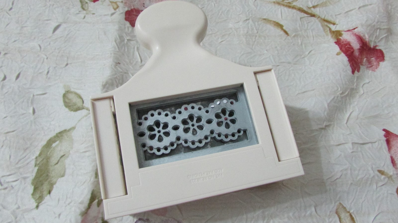 Martha Stewart Crafts DAISY CHAIN Edger Punch Paper Cardmaking EXC