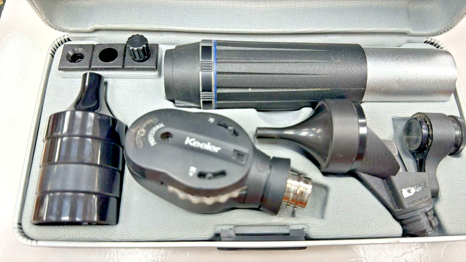 Keeler Halogen 28 Specialist Ophthalmoscope set with medic lux head