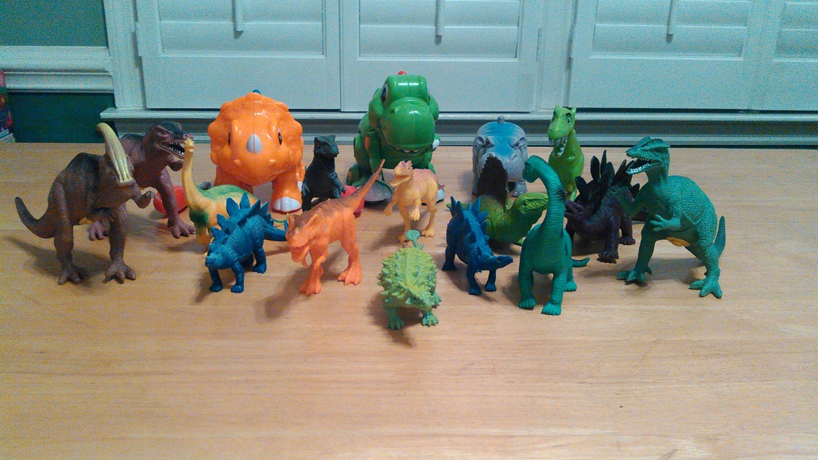 Assorted Mini Miniature Small Dinosaurs Lot of 17 Plastic & Vinyl Figures