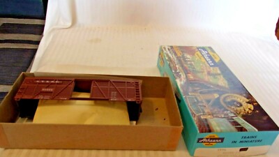 Athearn HO Scale Stock Car ATSF Santa Fe, Brown #50656, BNOS
