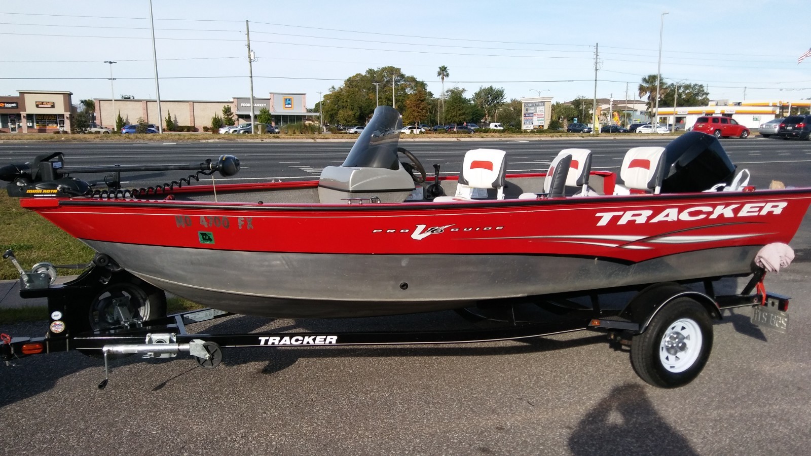 2013 Tracker Marine PRO GUIDE V-16 SC Bass Boat MINT