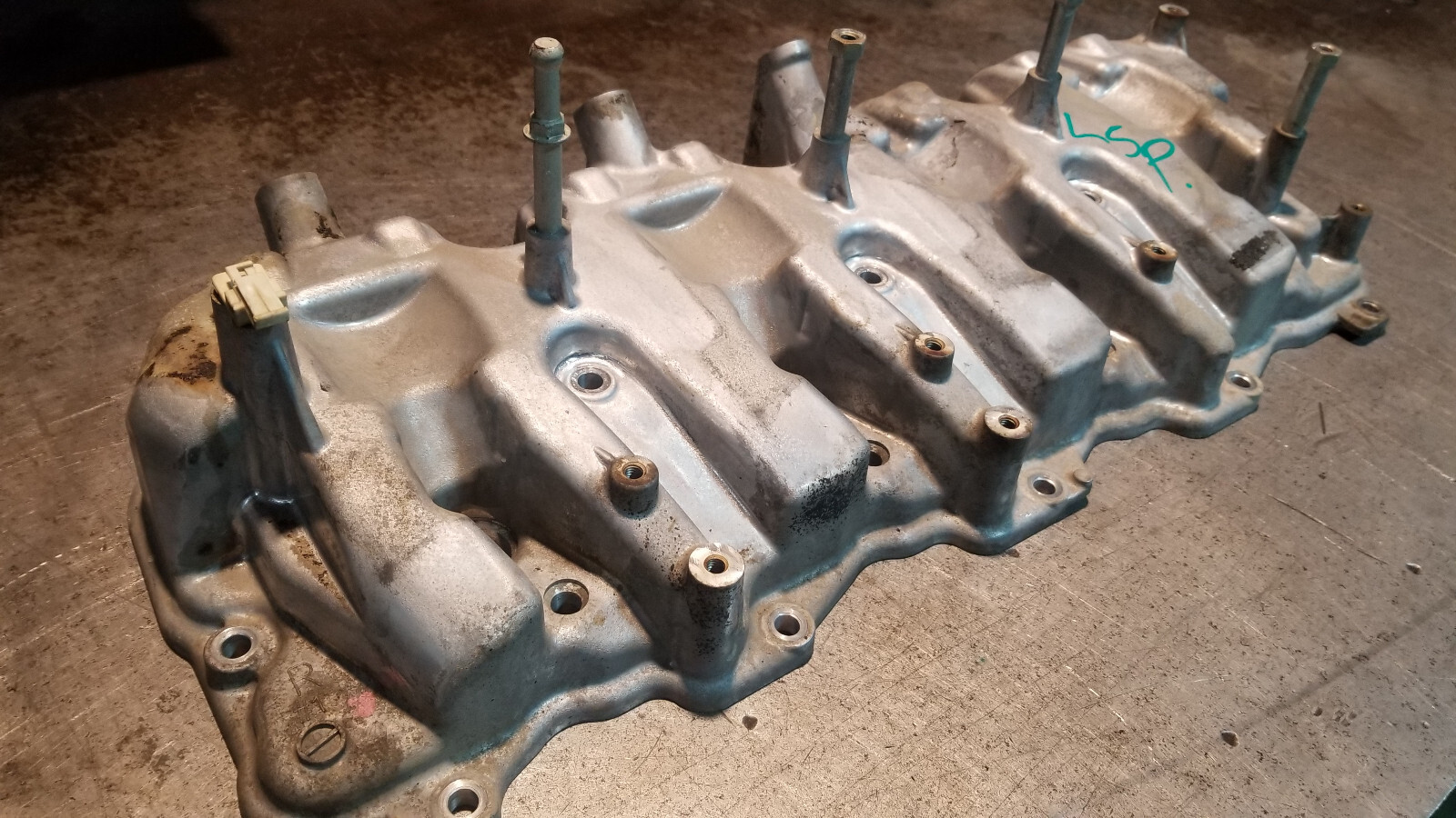 12680249 6.6L DURAMAX L5P Engine Upper Valve Cover  (2017-2018) - Picture 8 of 11