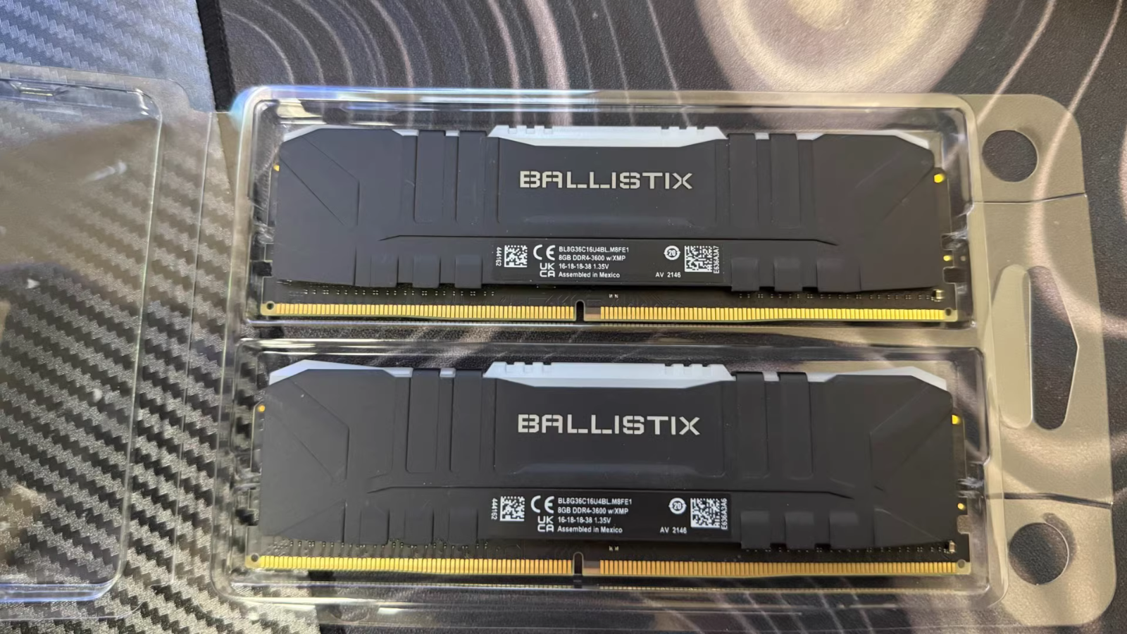Crucial Ballistix BL2K8G36C16U4BL 8GB×2 Crucial Ballistix BL8G36C16U4BL RGB 16GB 2x8GB DDR4-3600