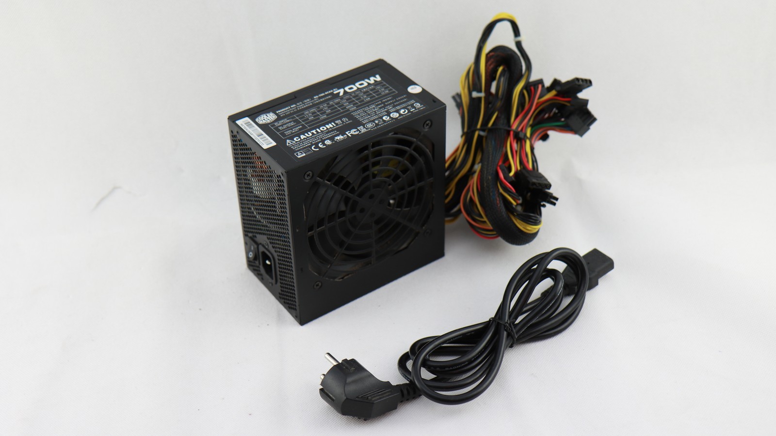 Cooler Master 700 Watt ATX Netzteil RS-700-ACAA-B1